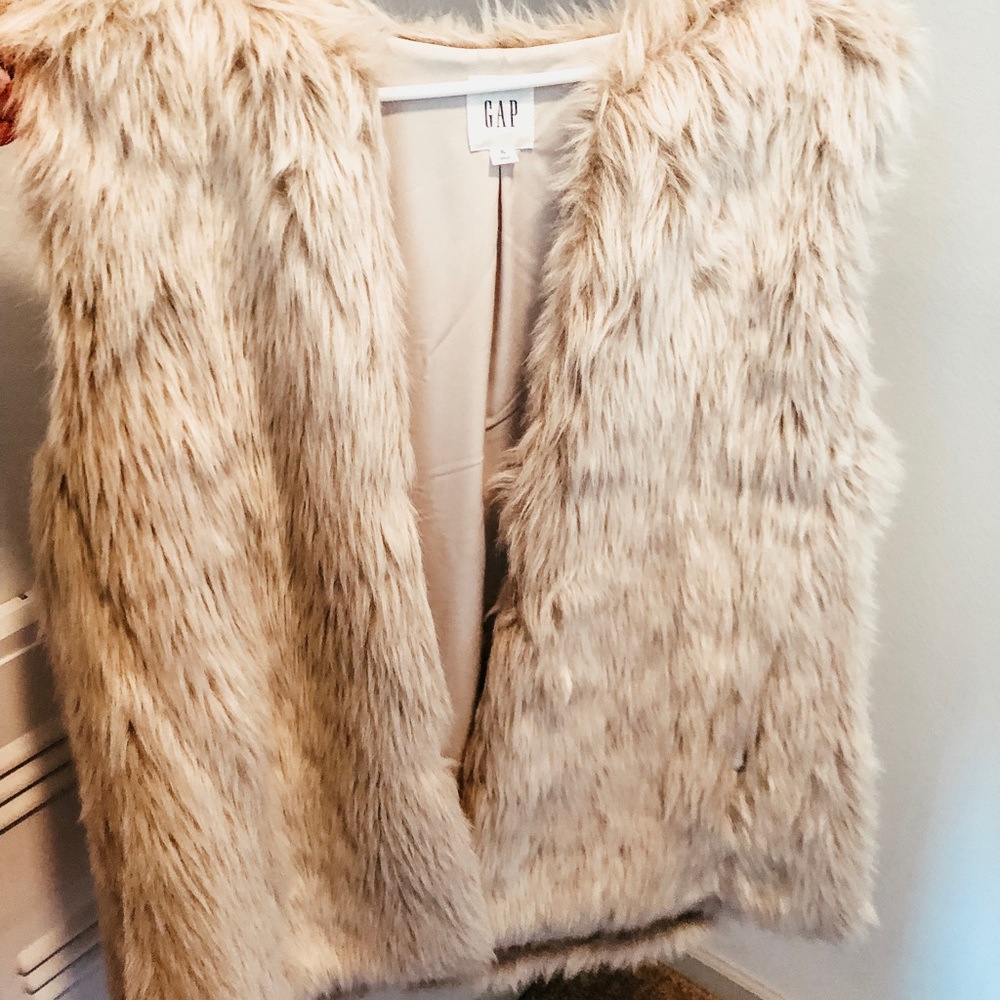 Gap faux fur vest